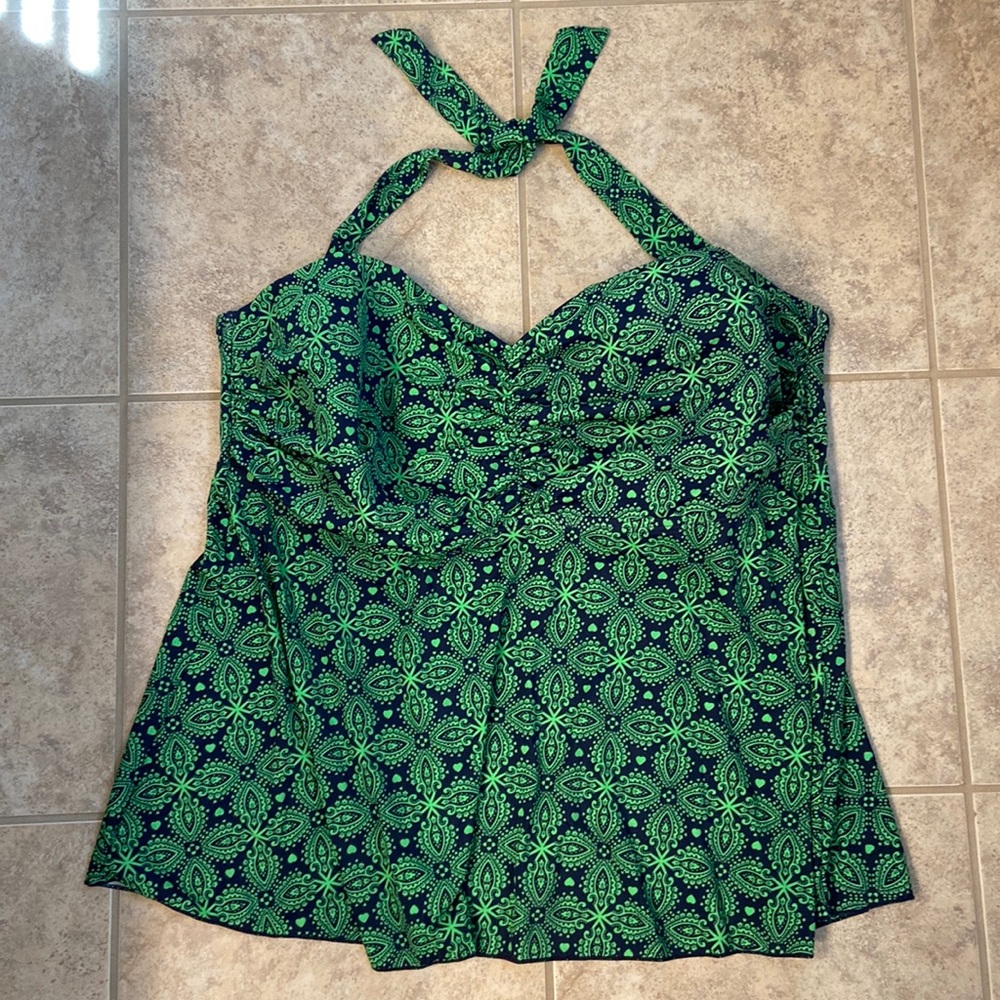 ⭐️NWT Halter Swim Top⭐️